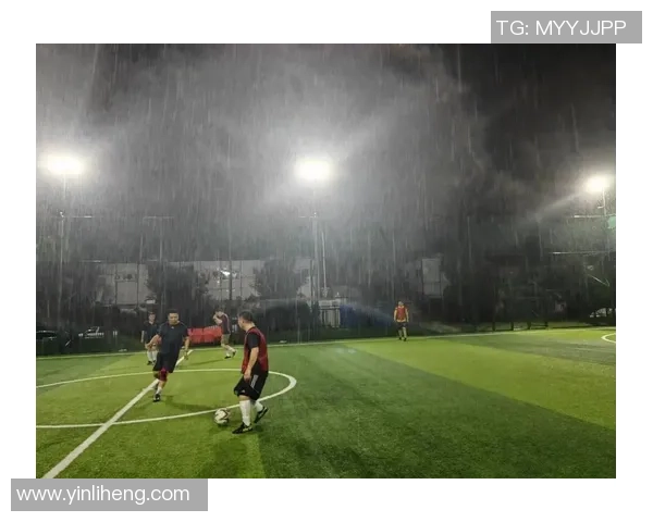 足球场不仅仅是踢球的地方更是梦想与激情交织的舞台